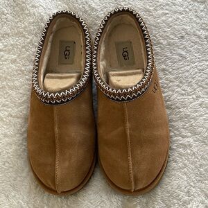 Ugg chestnut color mend Tasman shoe, size 10